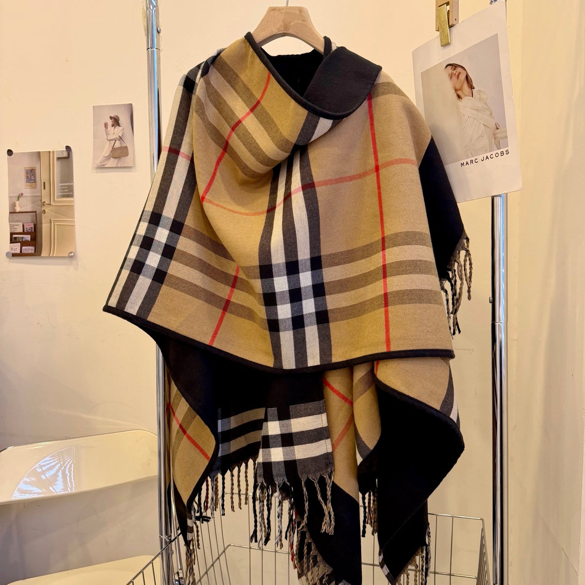 W1R86R55 Fashion cape