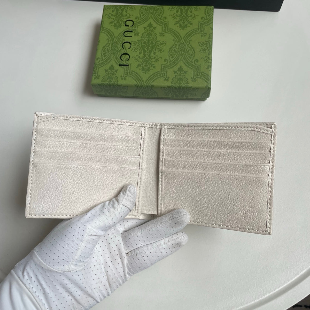 146XB7B Popular leather wallets ( with full packaging )