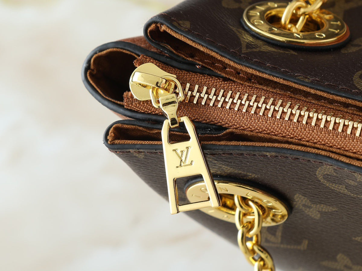 136PE75B Popular leather bag