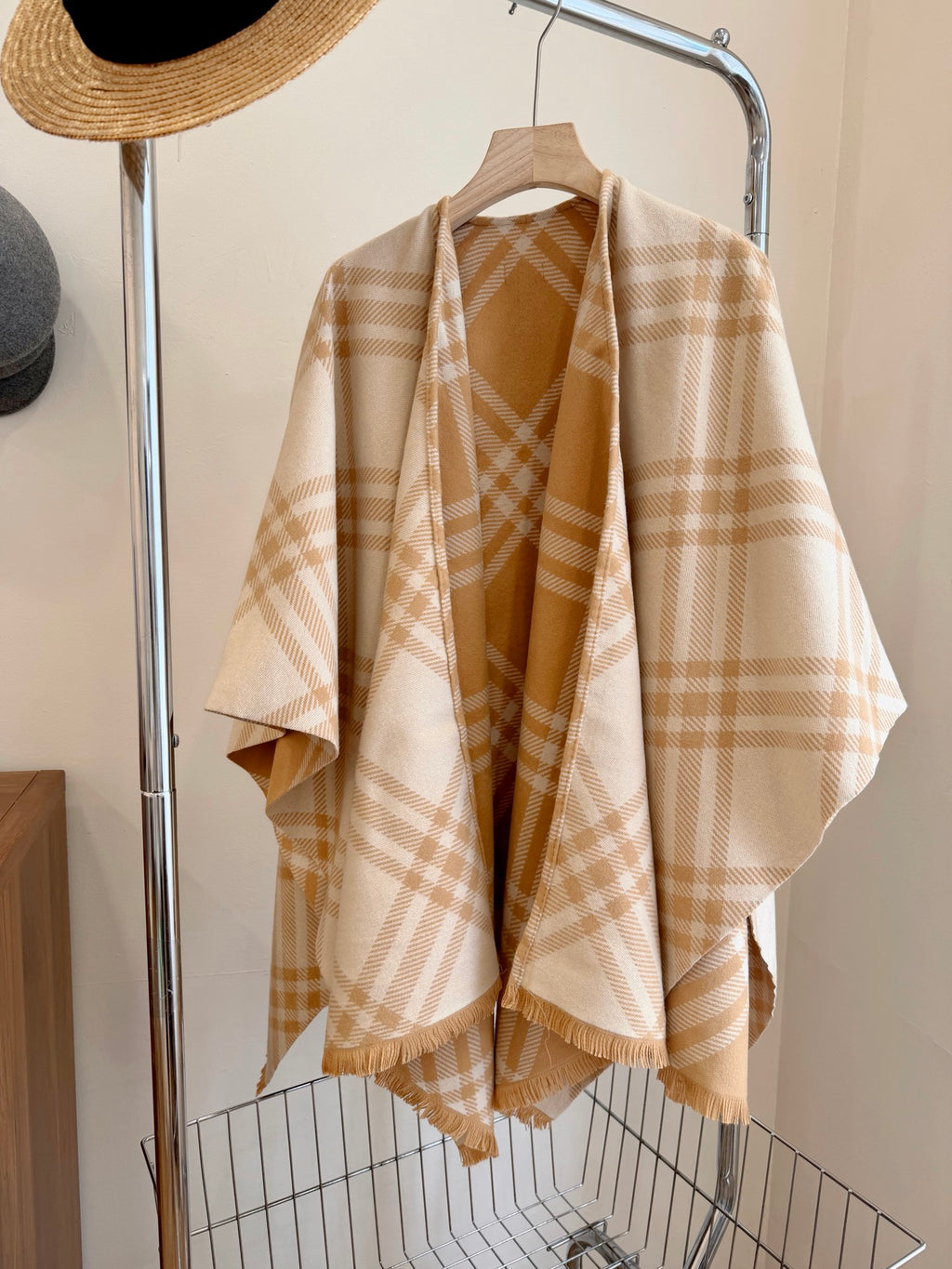 W1R86R47 Fashion cape