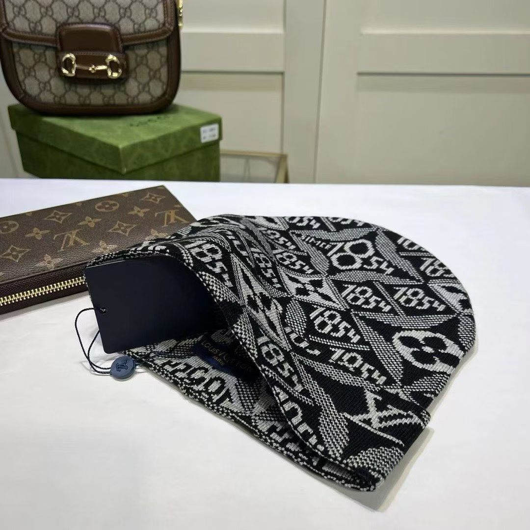 M1R86E42 Fashion hats