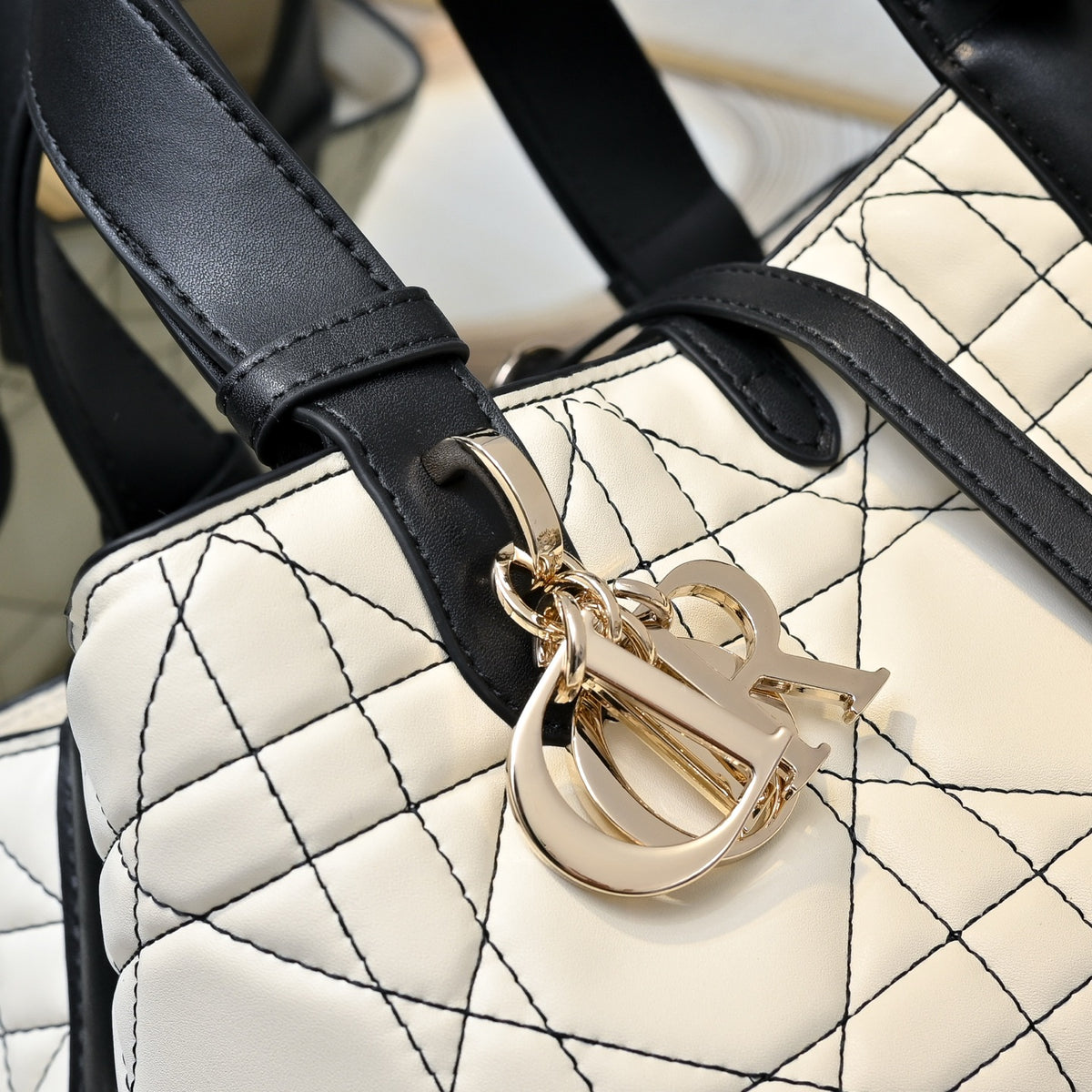 B1R76D40 Fashion leather bag