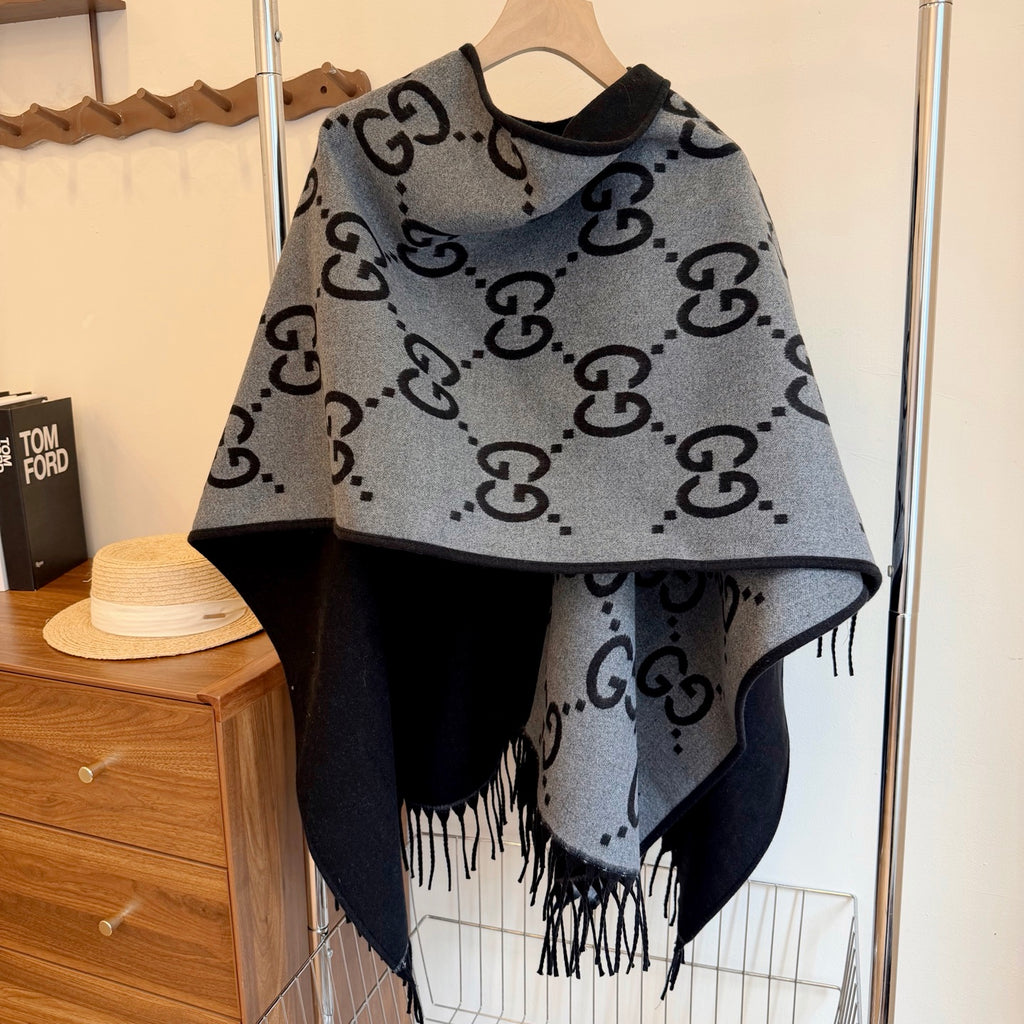 W1R86B72 Fashion cape