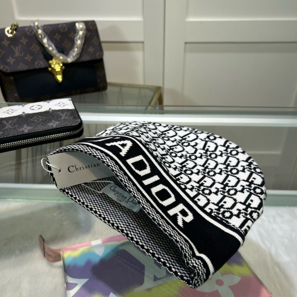 M1R86D33 Fashion hats