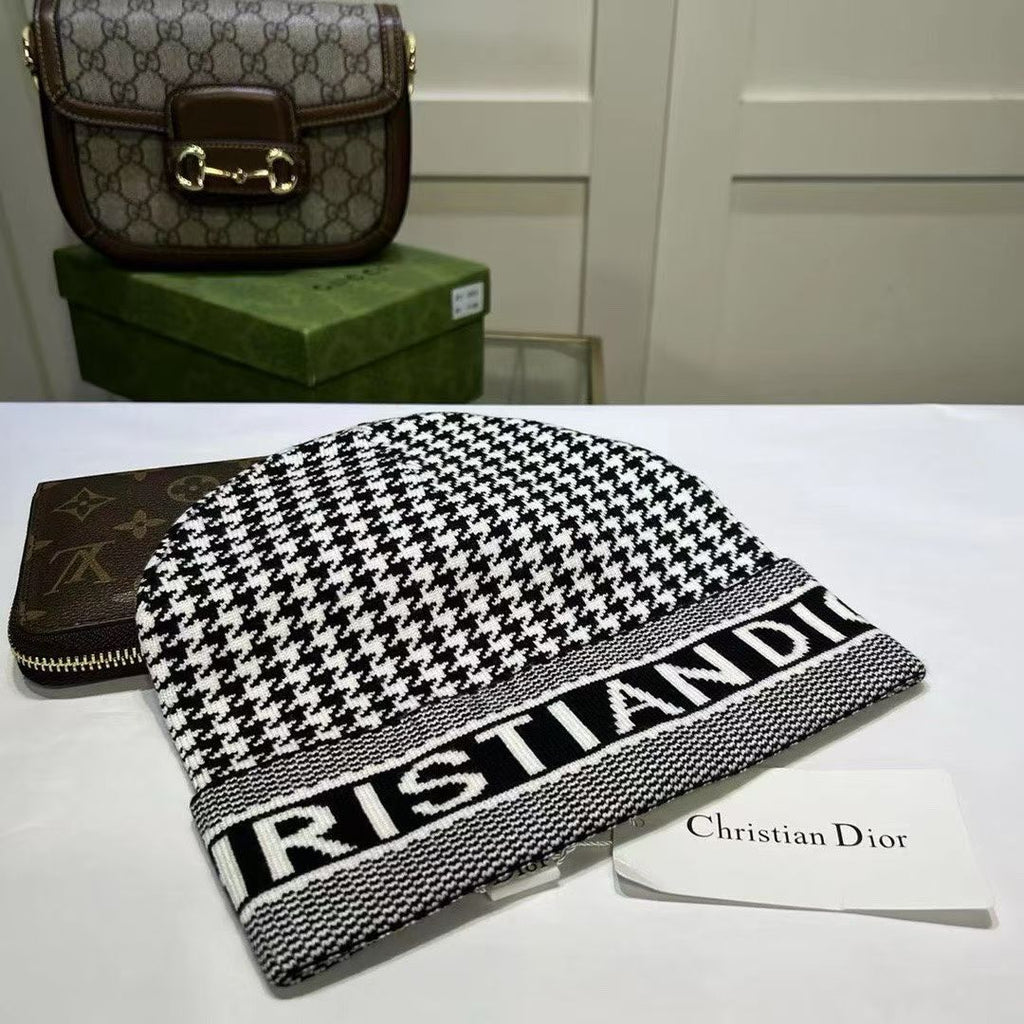 M1R86D57 Fashion hats