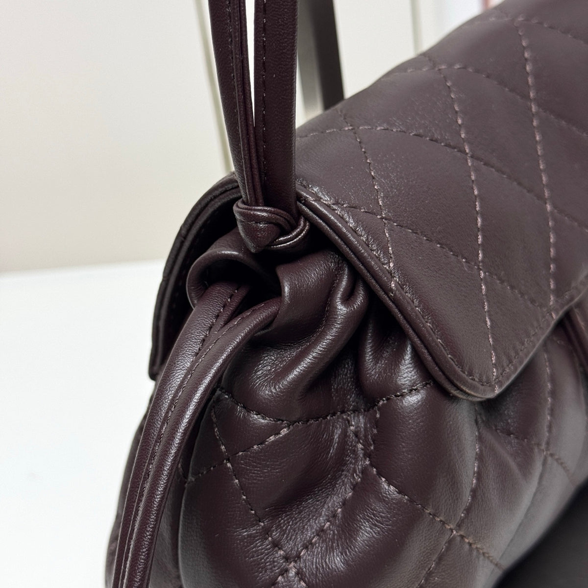 B1N96C28 Popular leather bag