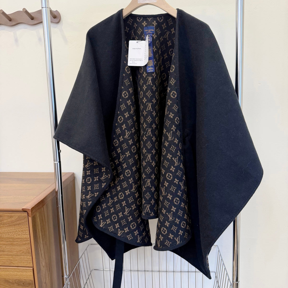 W1R86E77 Popular cape