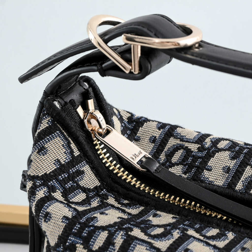 B1R76D44 Fashion bag