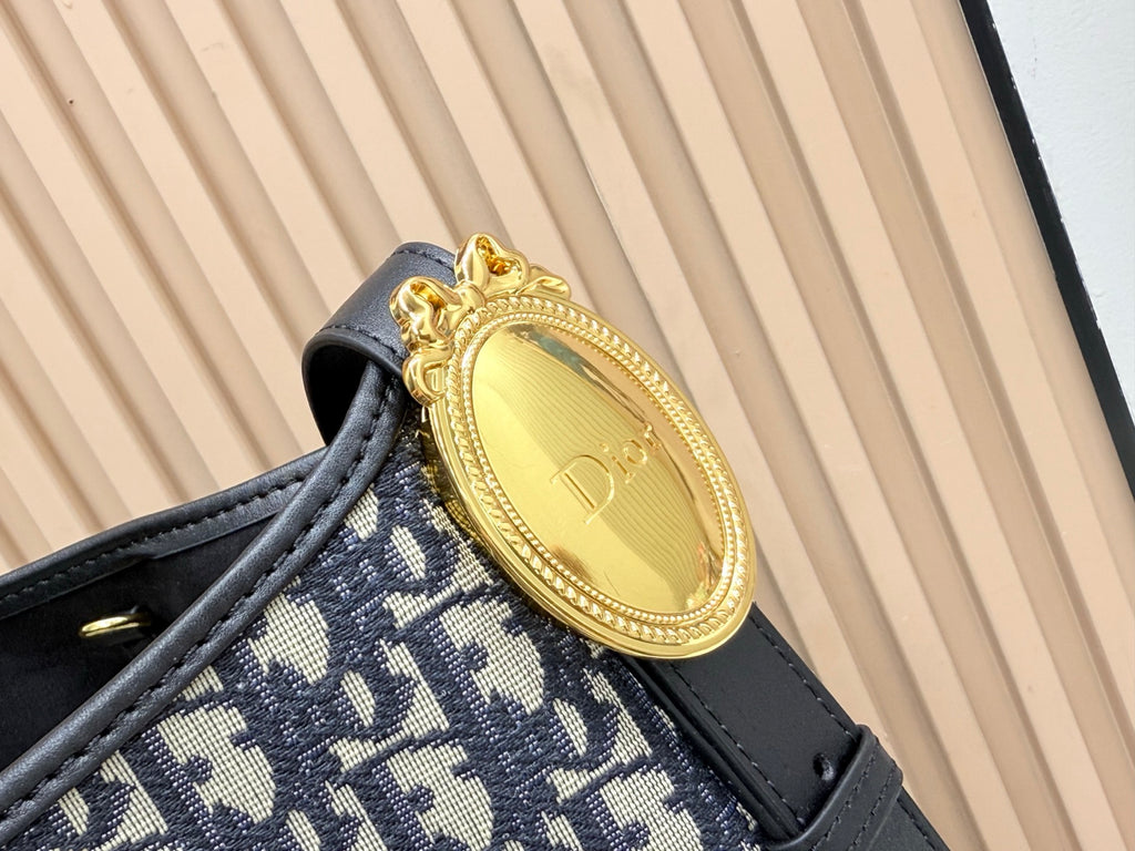 B1R76D46 Fashion bag