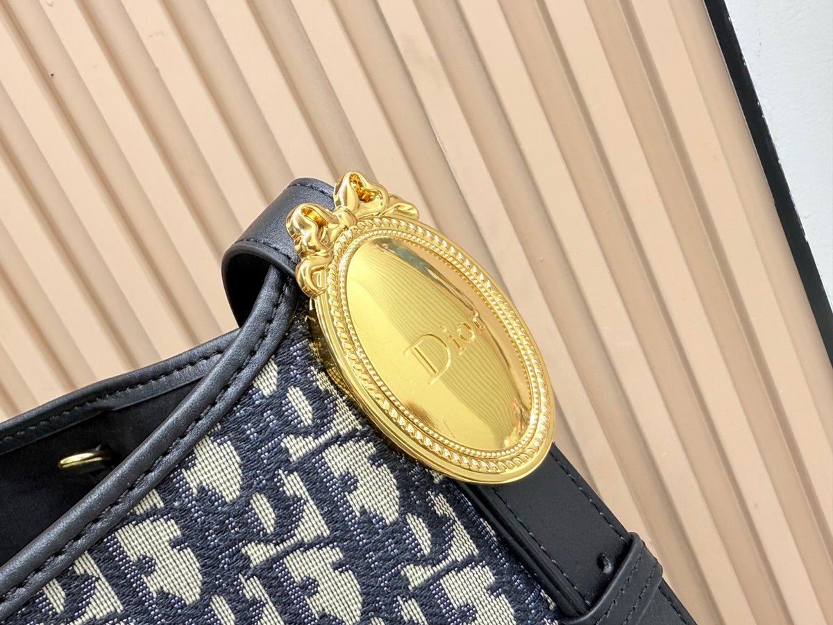 B1R76D46 Fashion bag