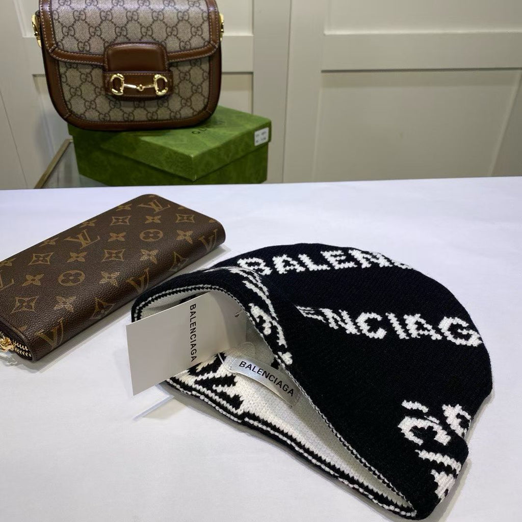 M1R86J97 Fashion hats