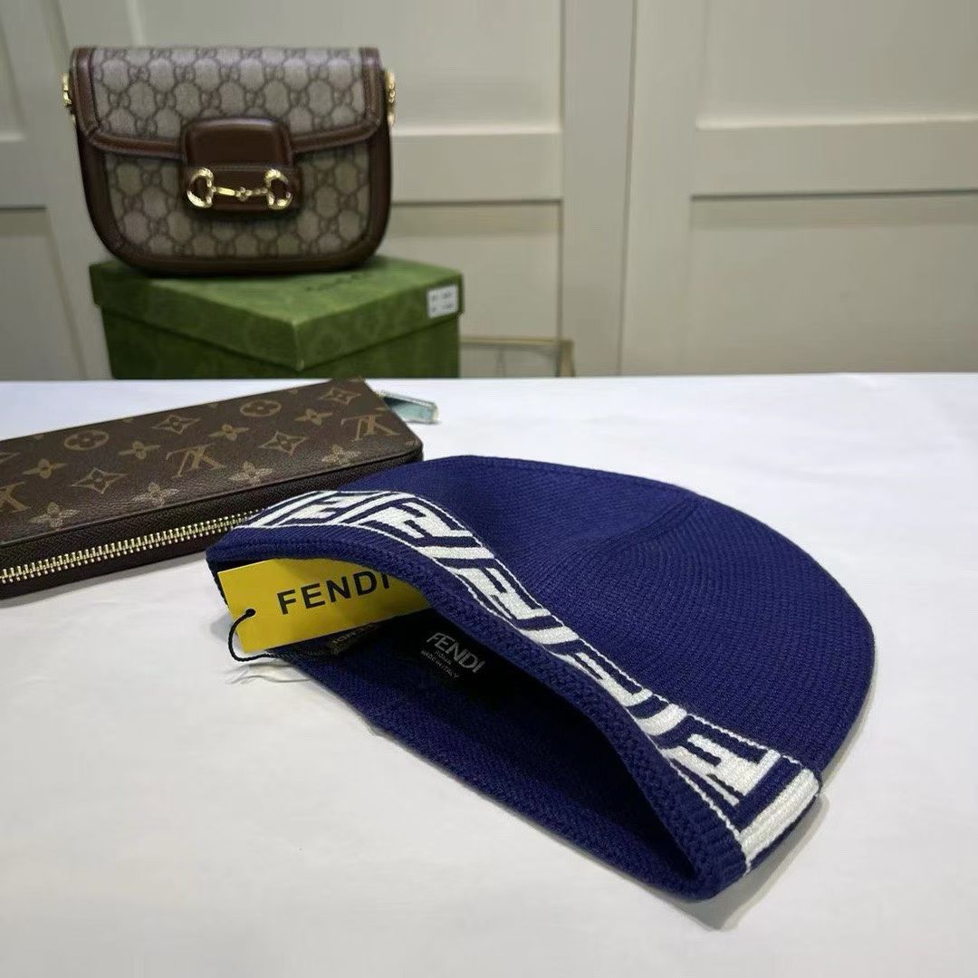 M1R86F44 Fashion hats