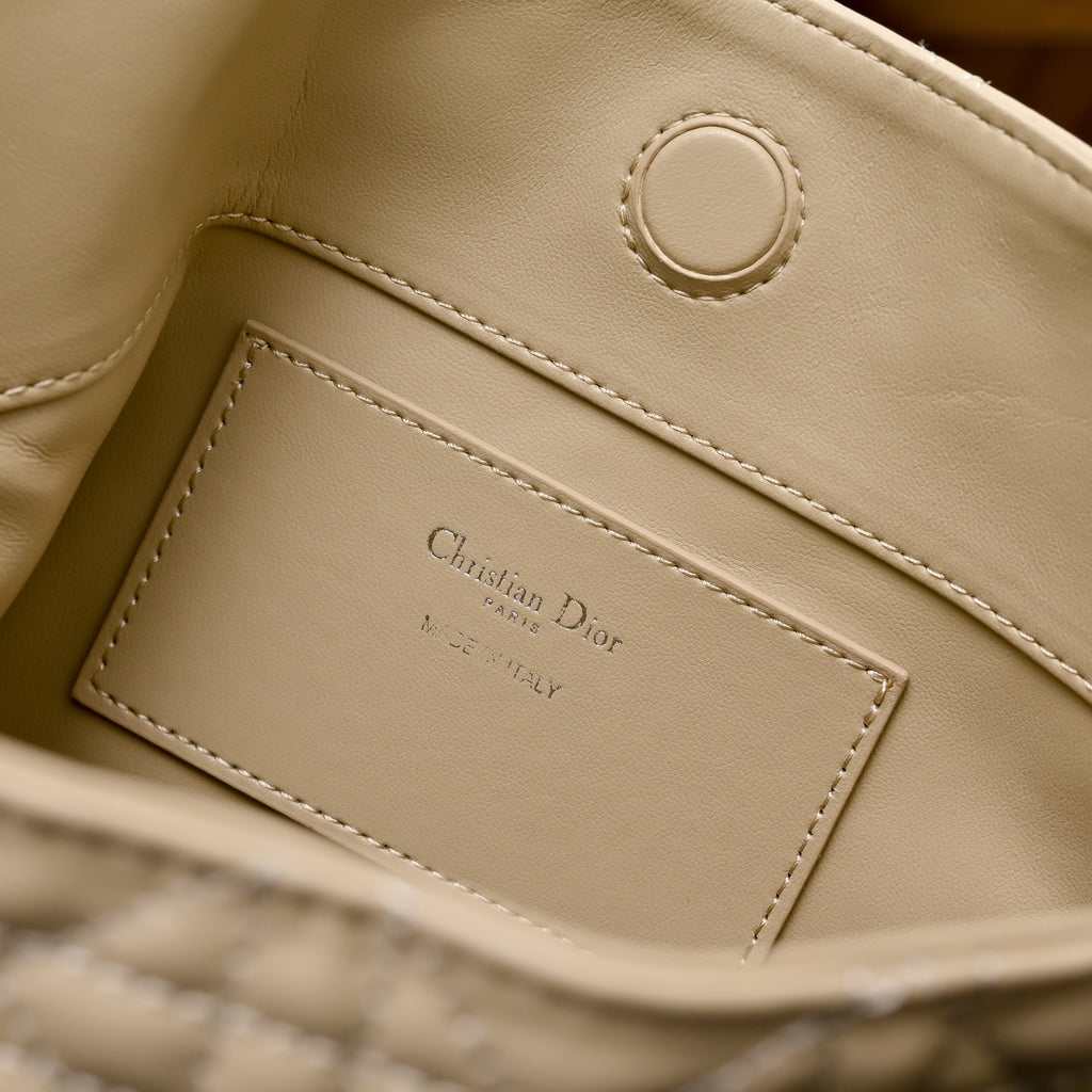 B1N96D35 Popular leather bag