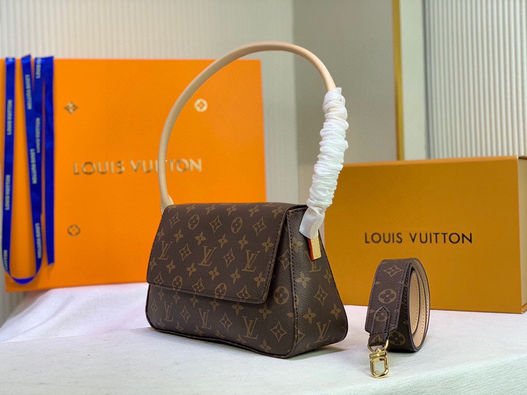 B1X66E12 Fashion high-quality leather bag