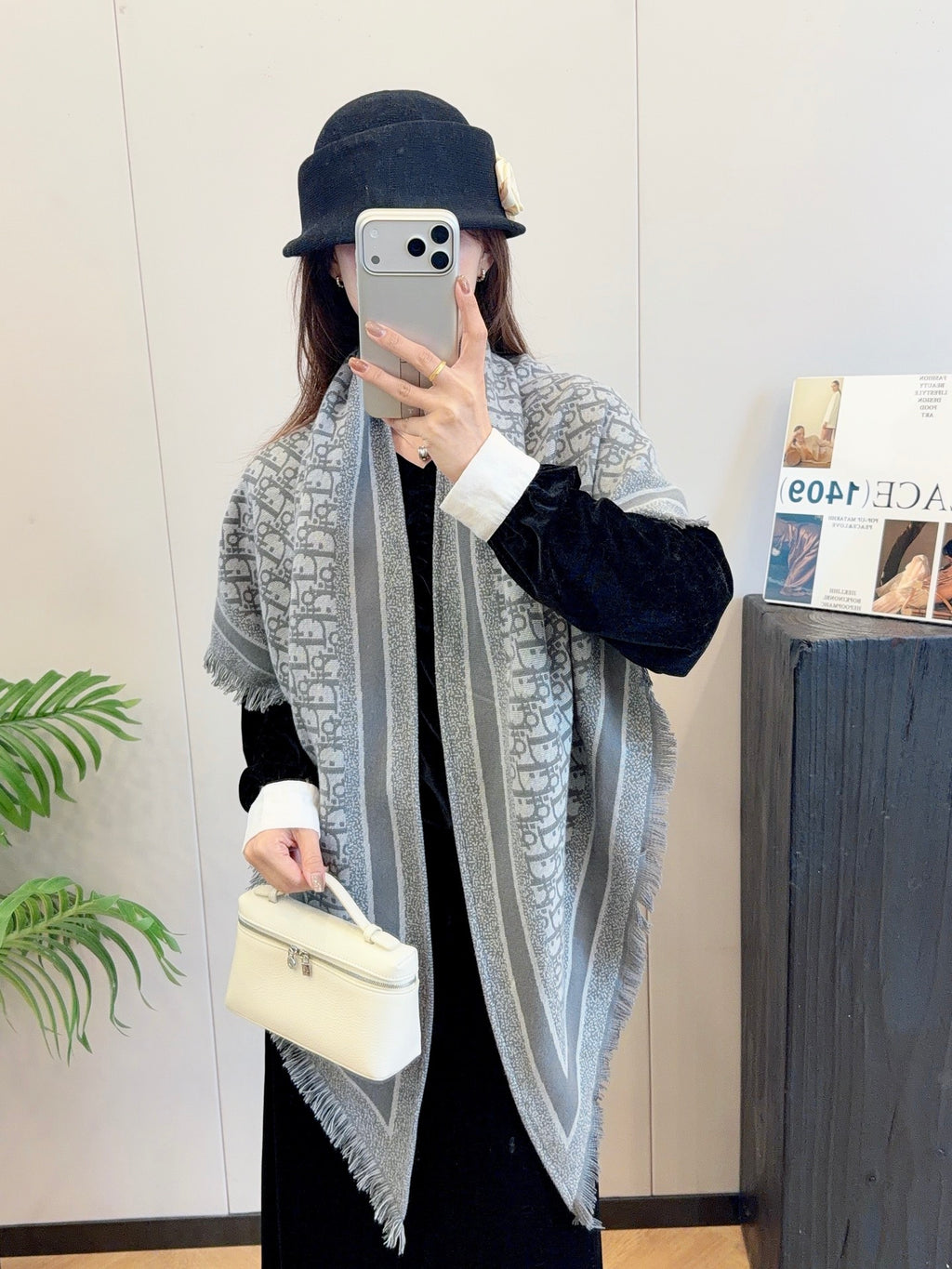 W1R86D101 Fashion Triangular shawl
