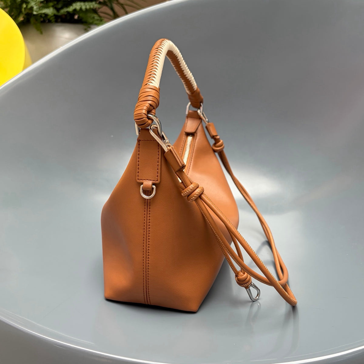 B1R66A13 Fashion leather bag