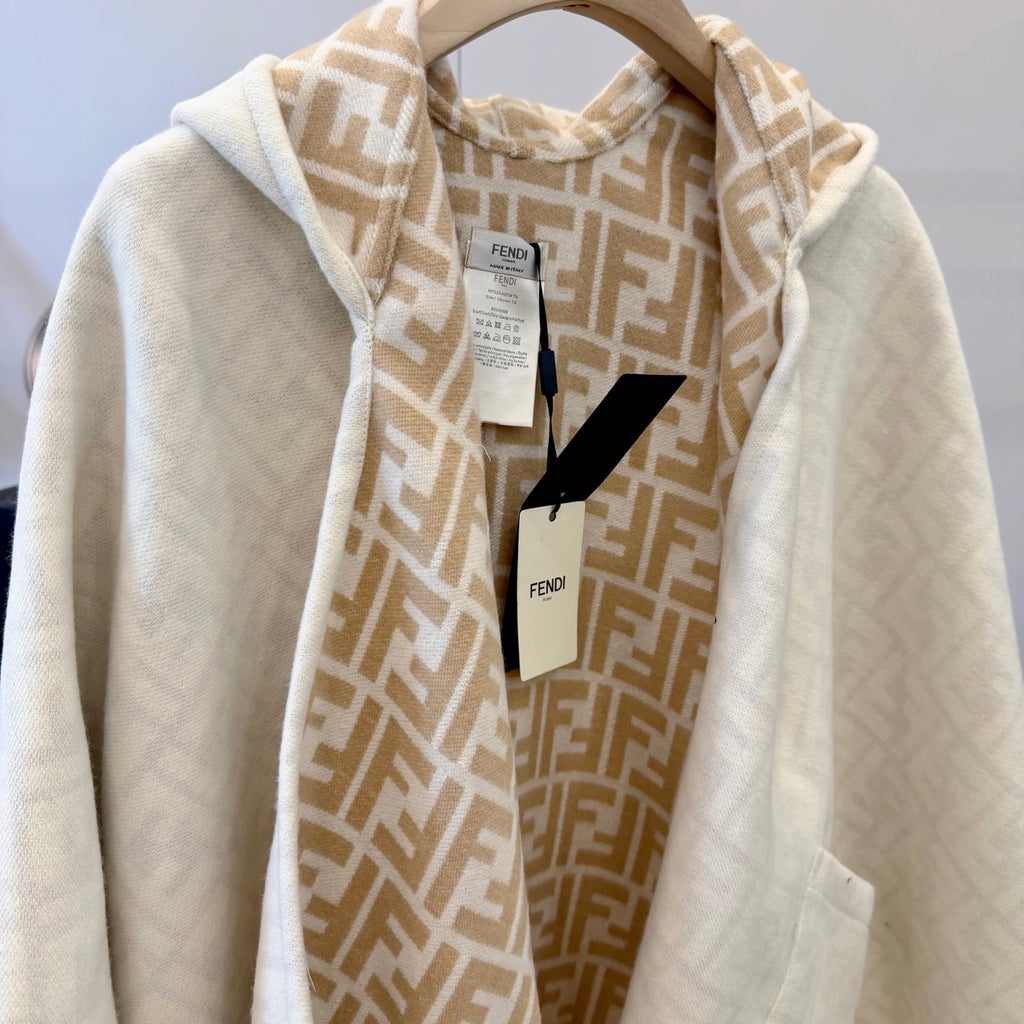 W1R86F74 Popular cape