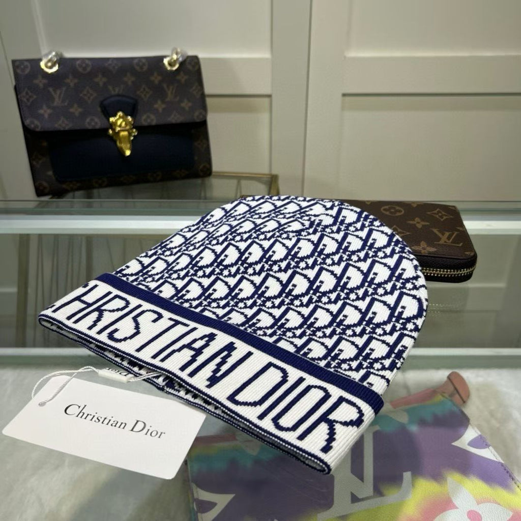 M1R86D83 Fashion hats