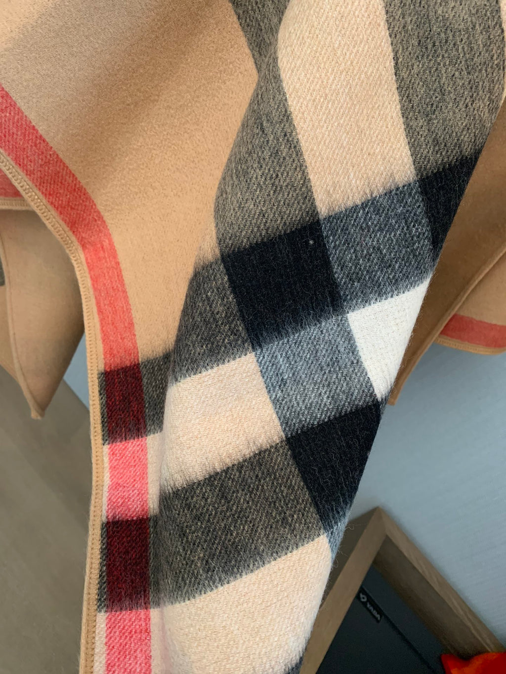 W1R86R56 Fashion cape
