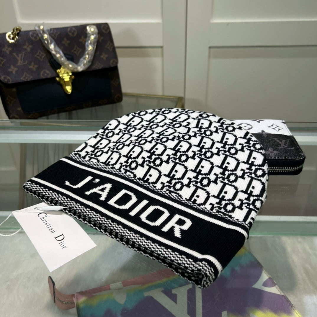 M1R86D33 Fashion hats