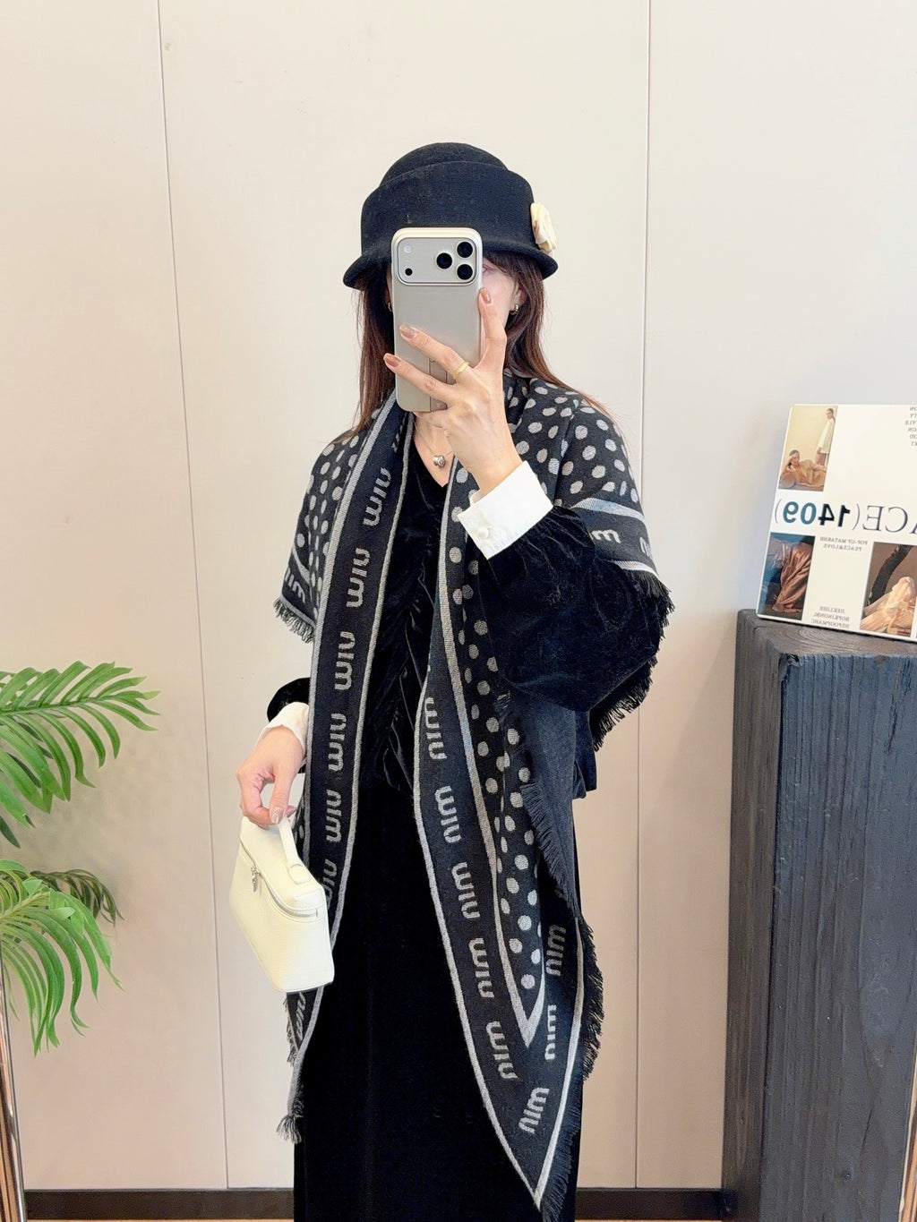 W1R86A100 Fashion Triangular shawl