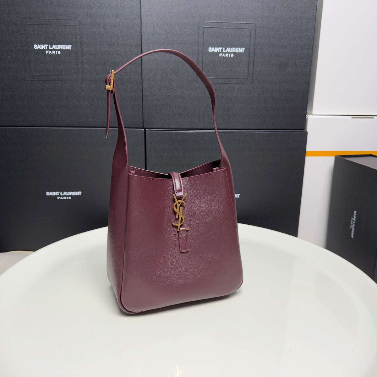 B1R96SL6 Popular leather bag