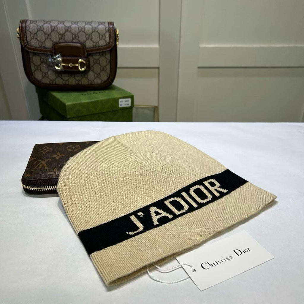 M1R86D100 Fashion hats
