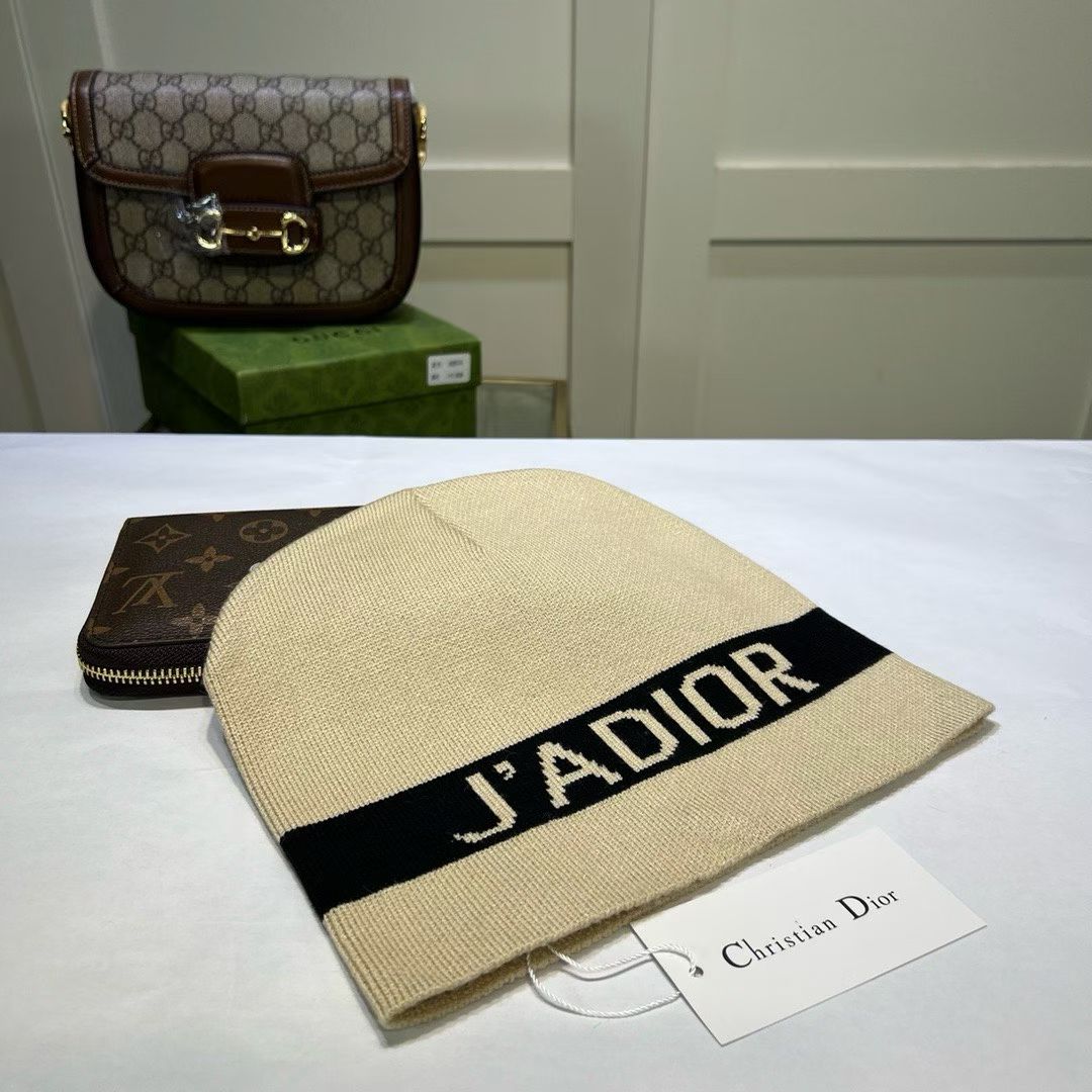 M1R86D100 Fashion hats