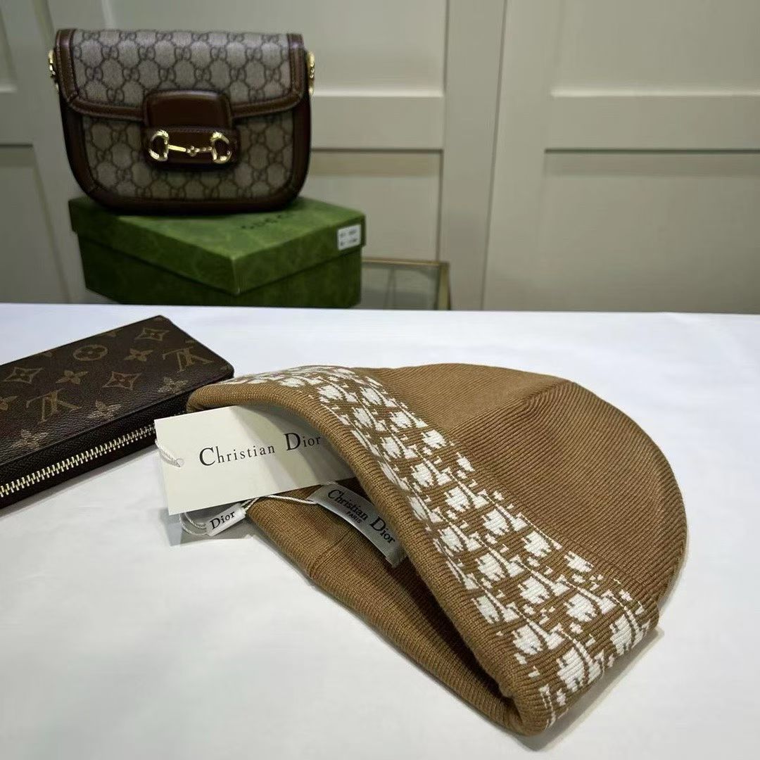 M1R86D37 Fashion hats
