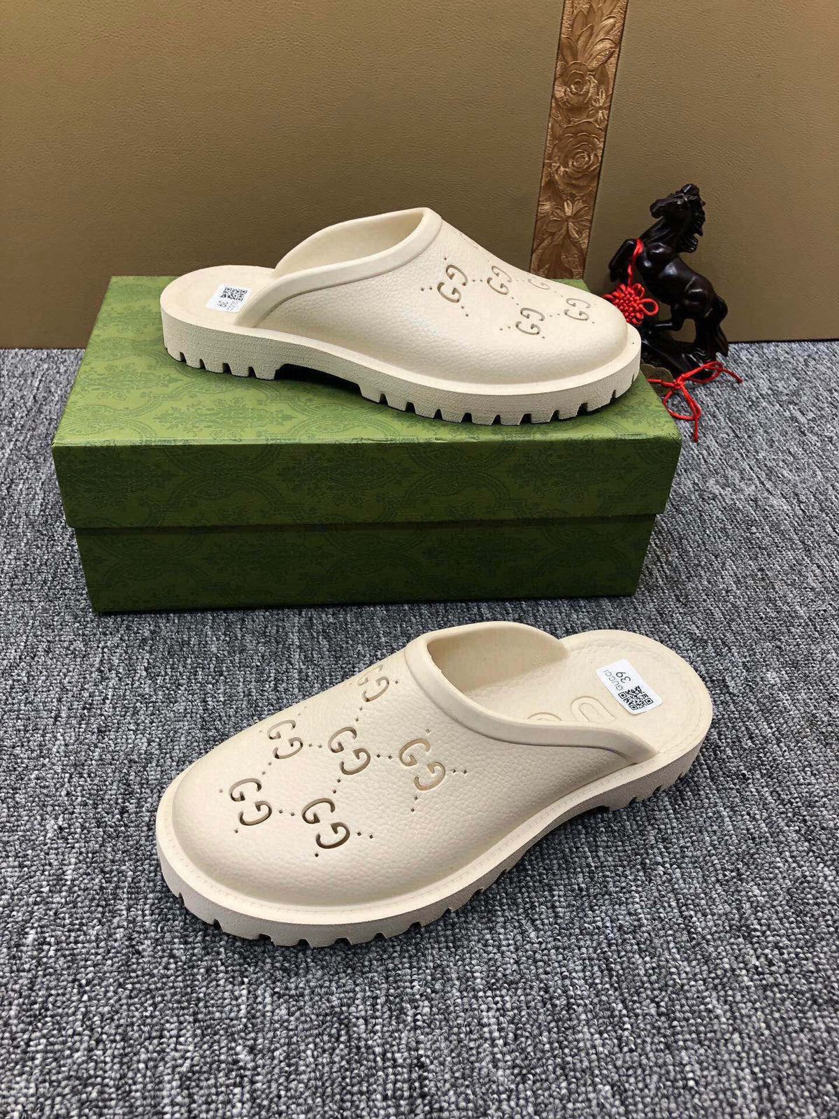 54B26Z Popular slippers