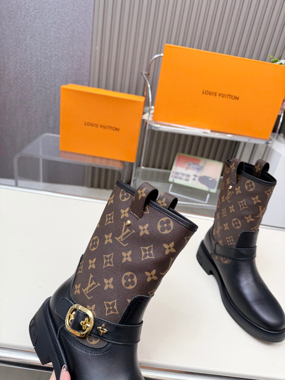 Z2P106E22 Fashion high-quality shoes