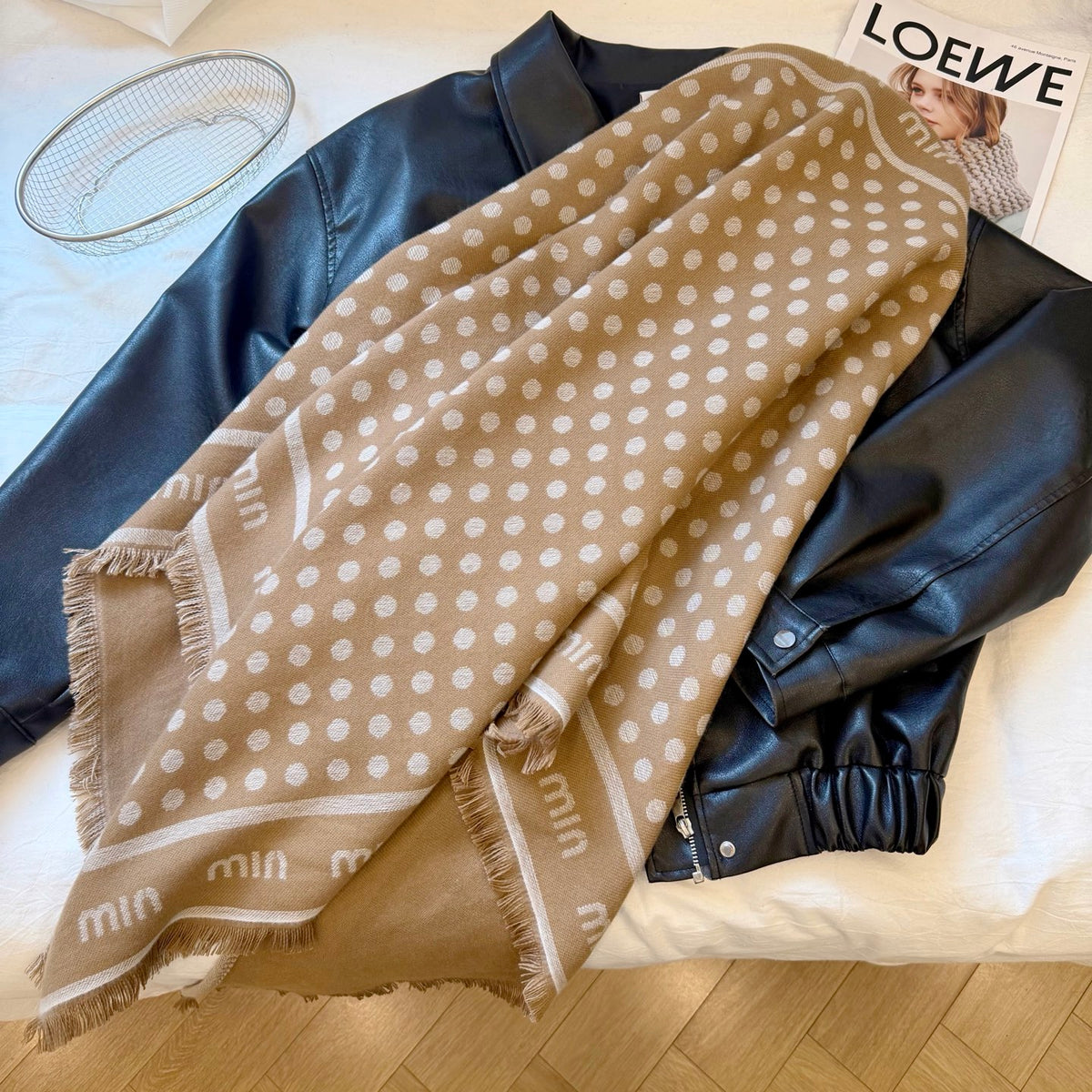W1R86A100 Fashion Triangular shawl
