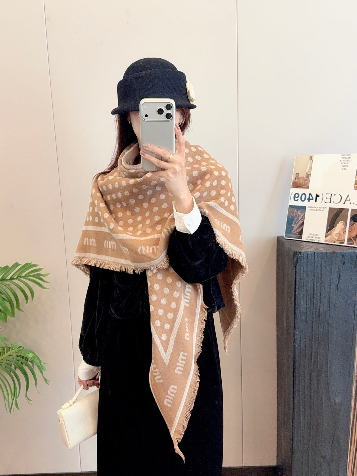 W1R86A100 Fashion Triangular shawl
