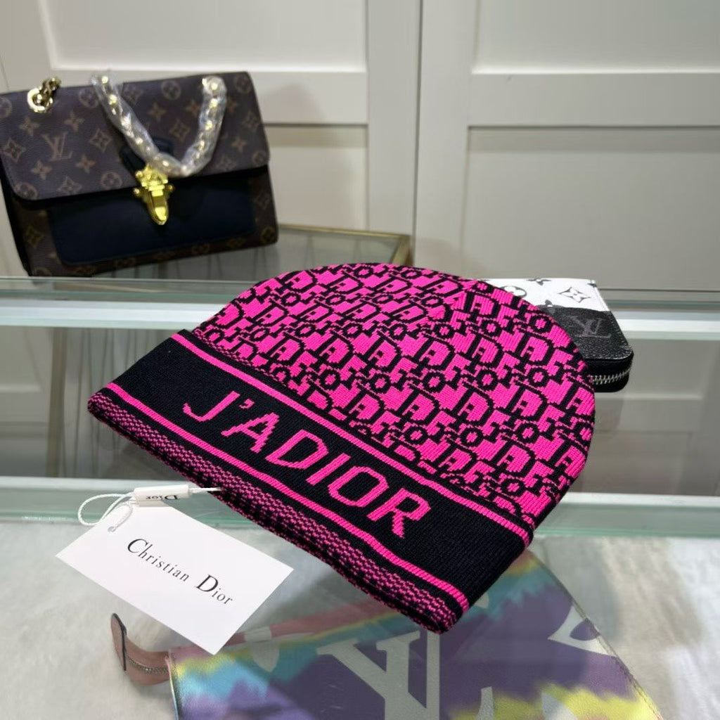 M1R86D33 Fashion hats