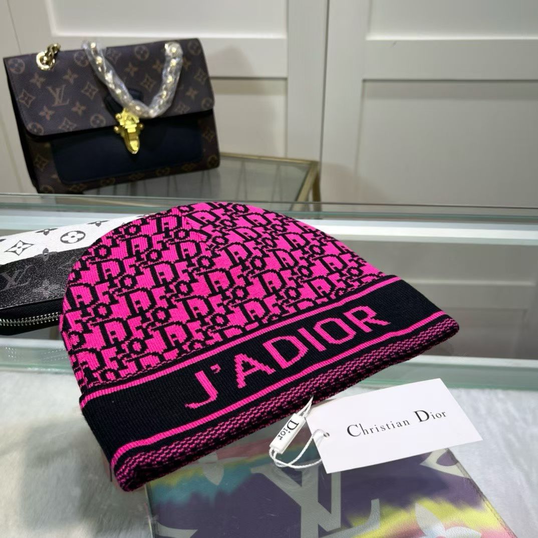 M1R86D33 Fashion hats