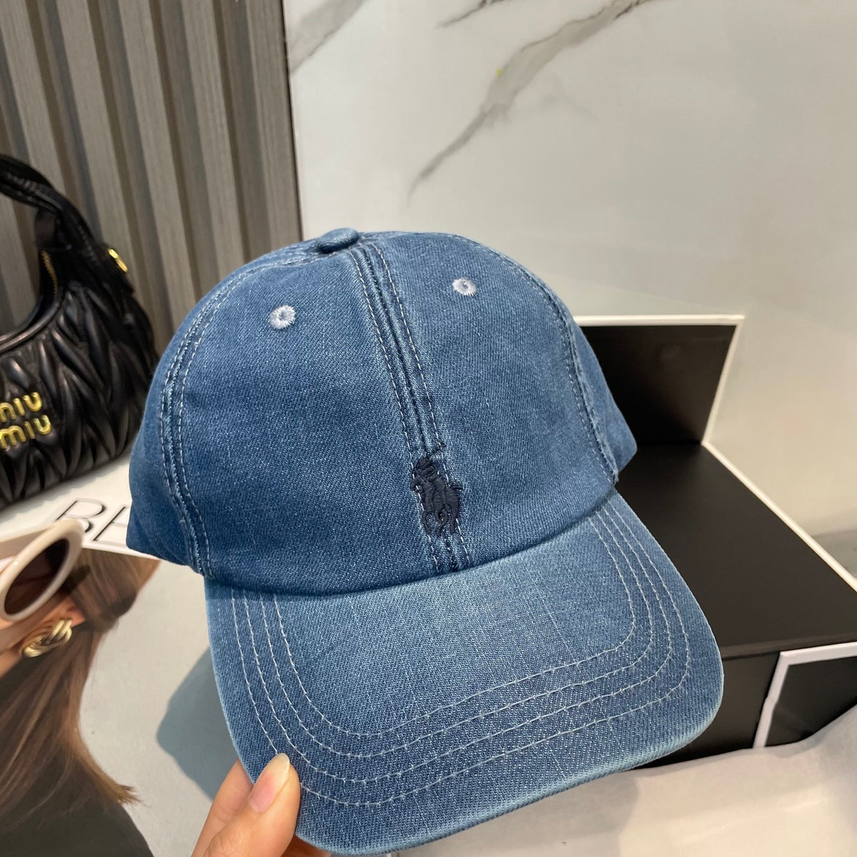 M1Q105A104 Popular hats