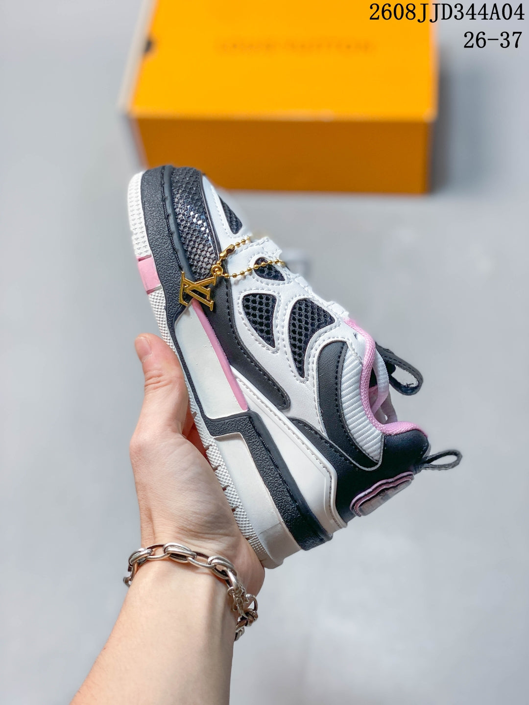 Z4R96E10  Popular Children's Shoes （Hanging decorations are not included）