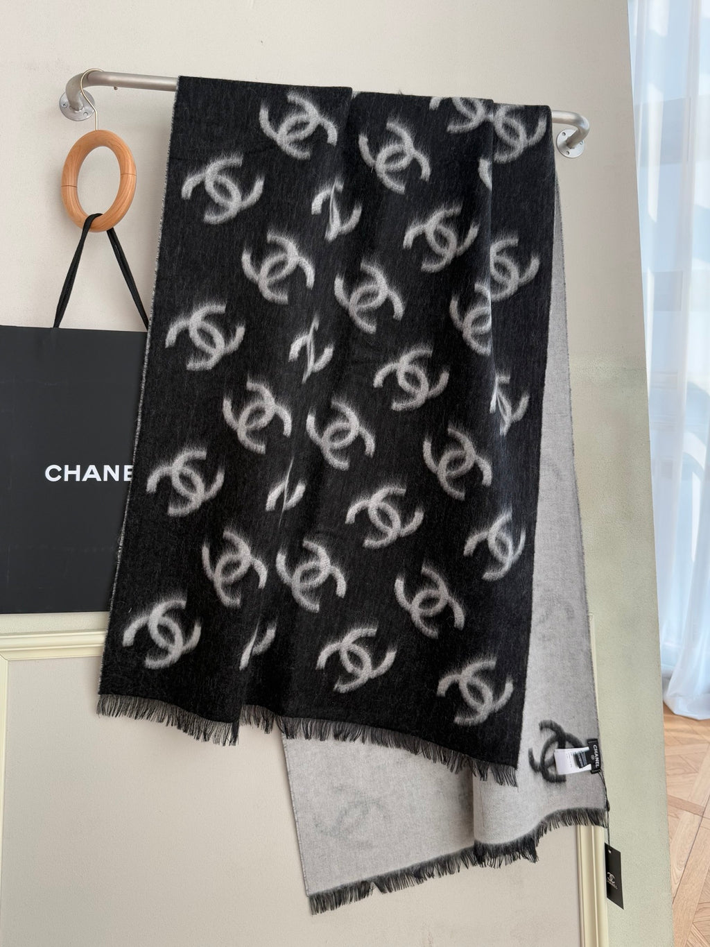 W1R86C115 Fashion cape