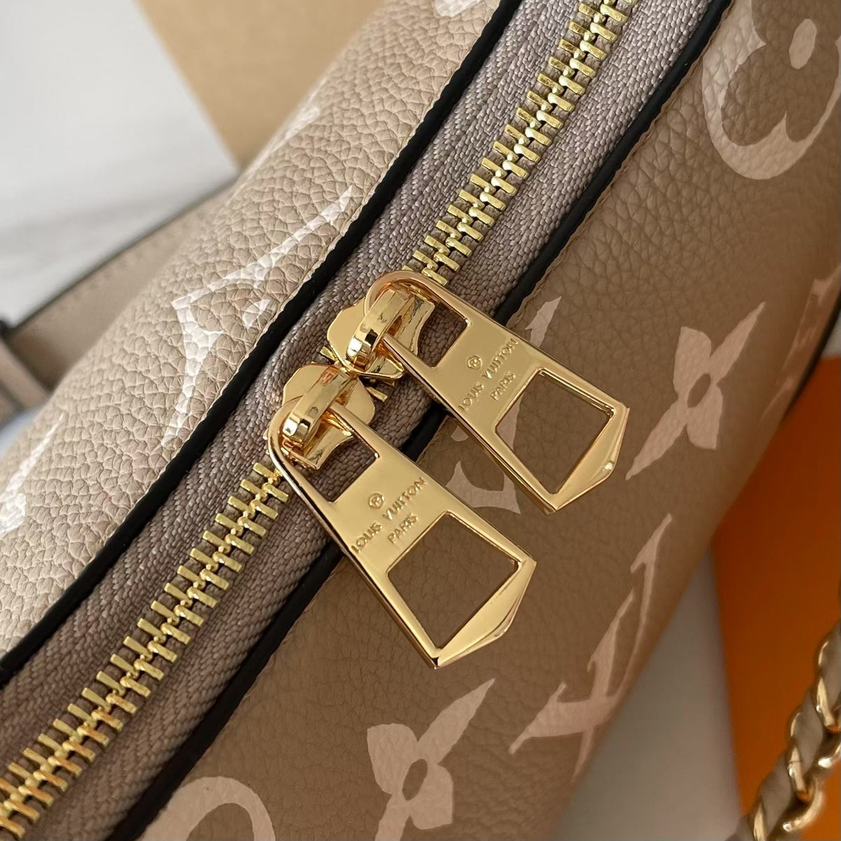 B1R76E01 Fashion leather bag
