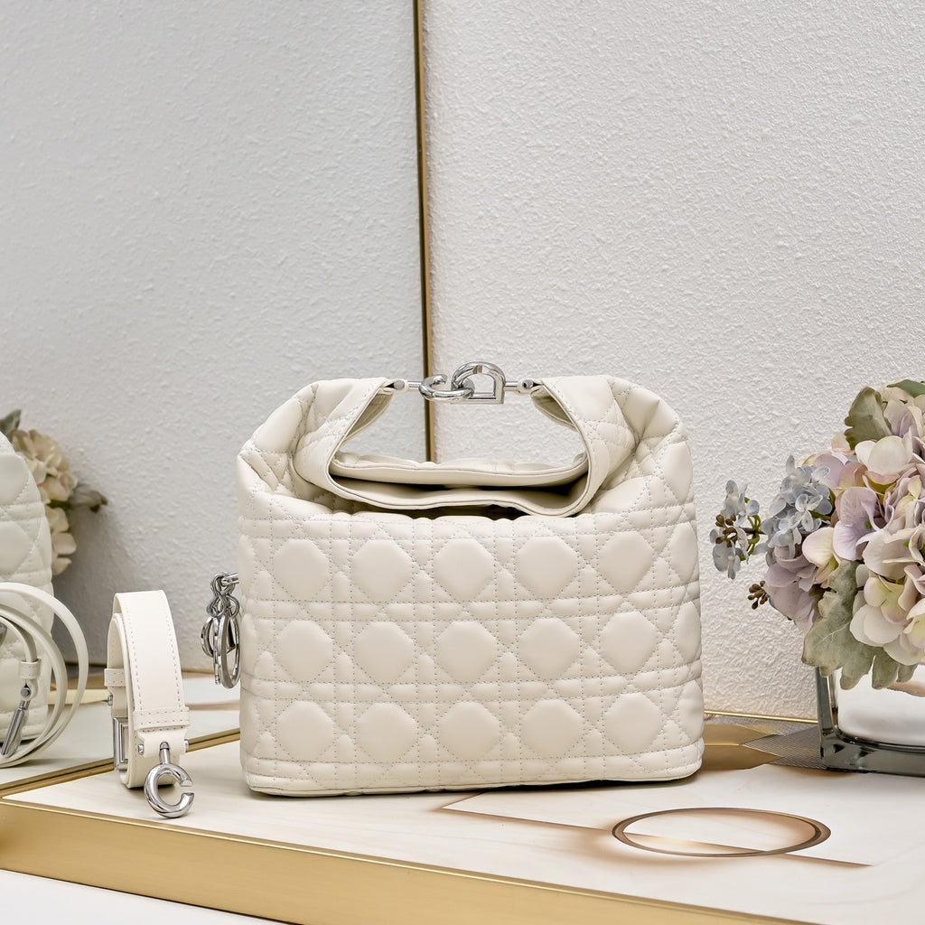 B1N96D35 Popular leather bag