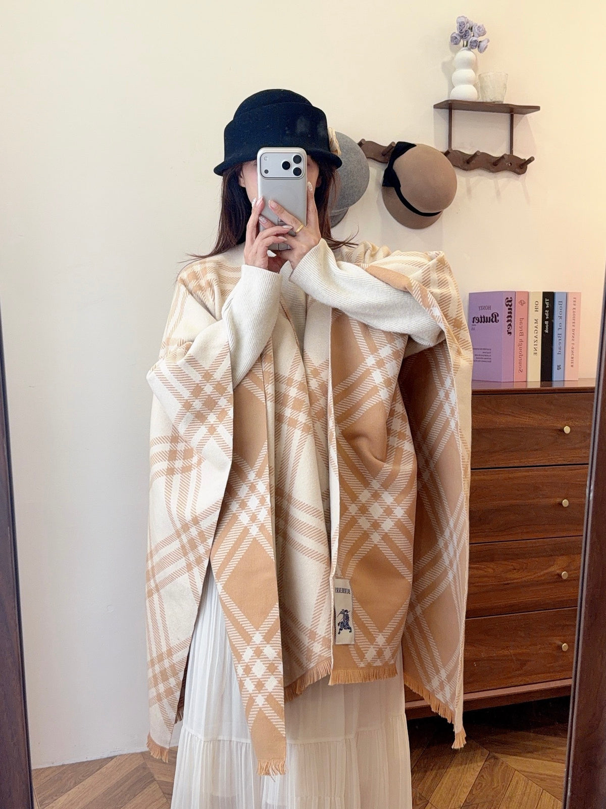 W1R86R47 Fashion cape