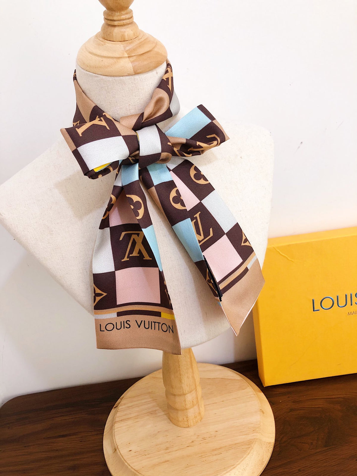 1ZE177W  Popular Silk Scarve