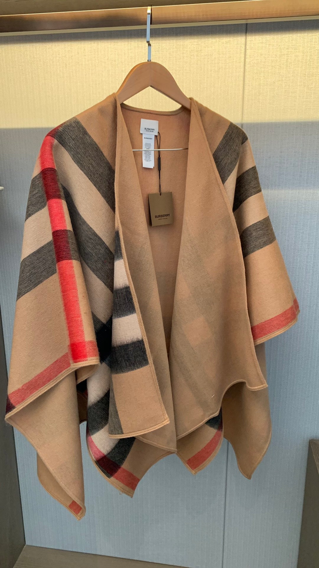 W1R86R56 Fashion cape