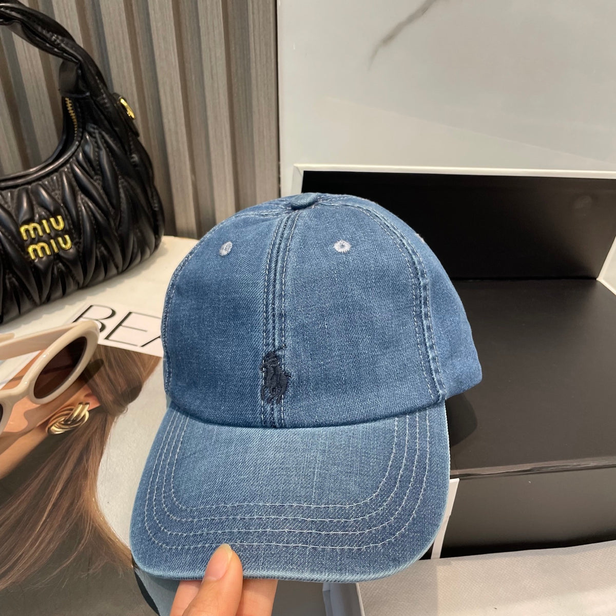 M1Q105A104 Popular hats