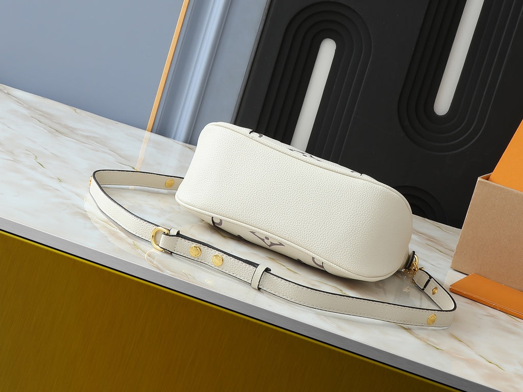 B1R76E48 Fashion leather bag
