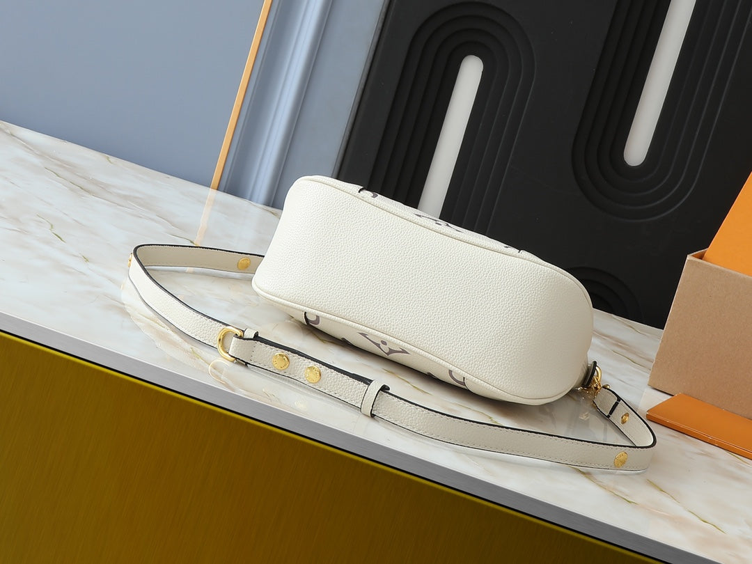 B1R76E48 Fashion leather bag