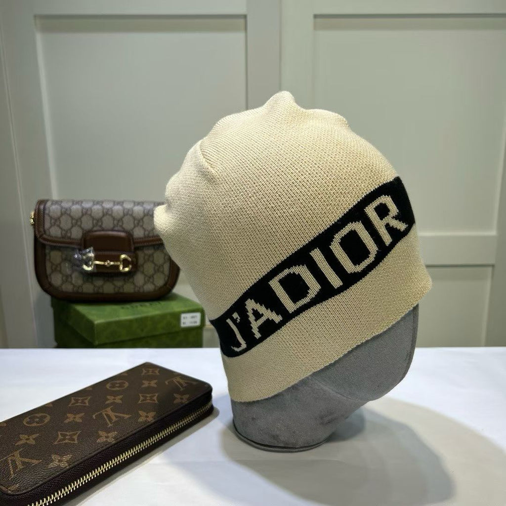 M1R86D100 Fashion hats