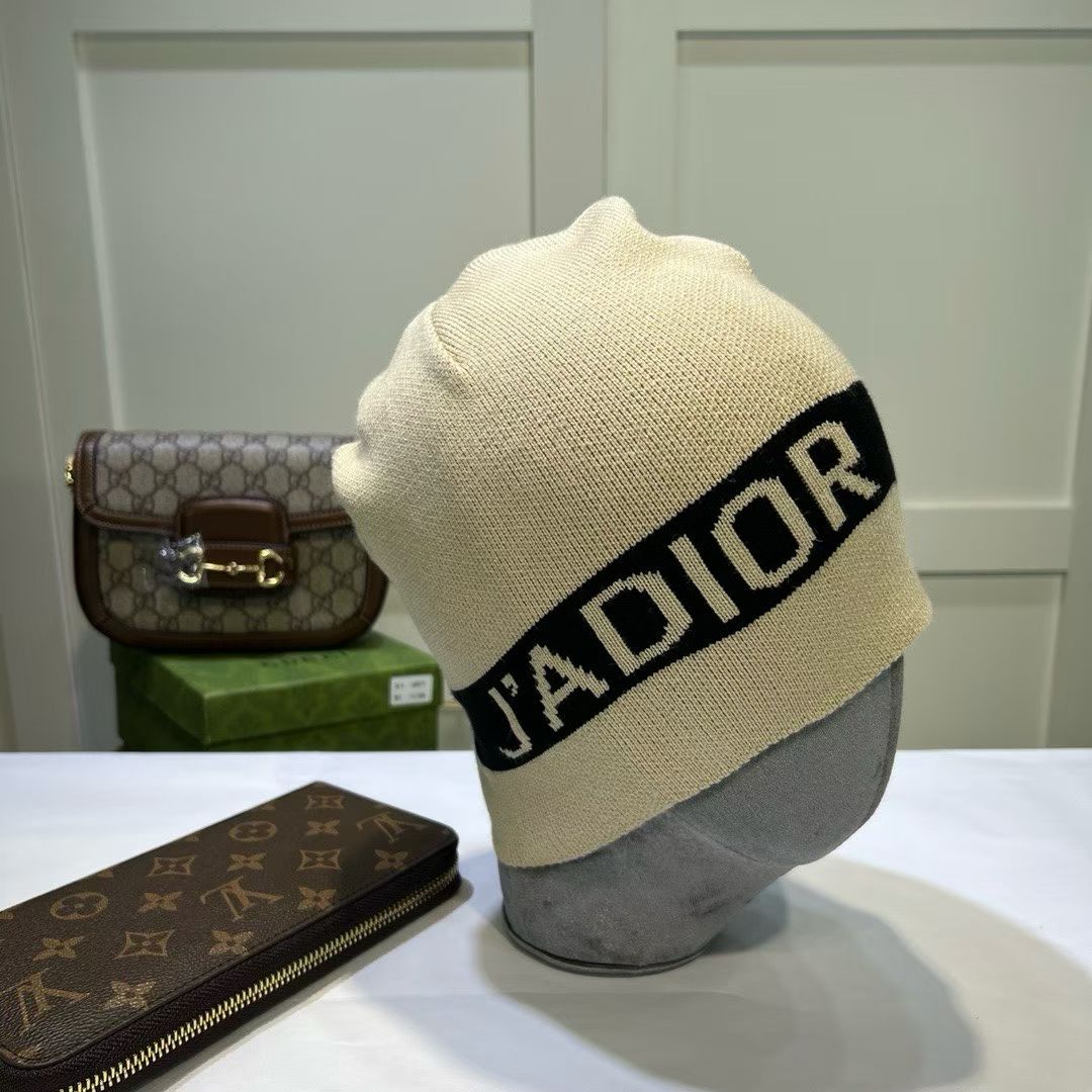 M1R86D100 Fashion hats