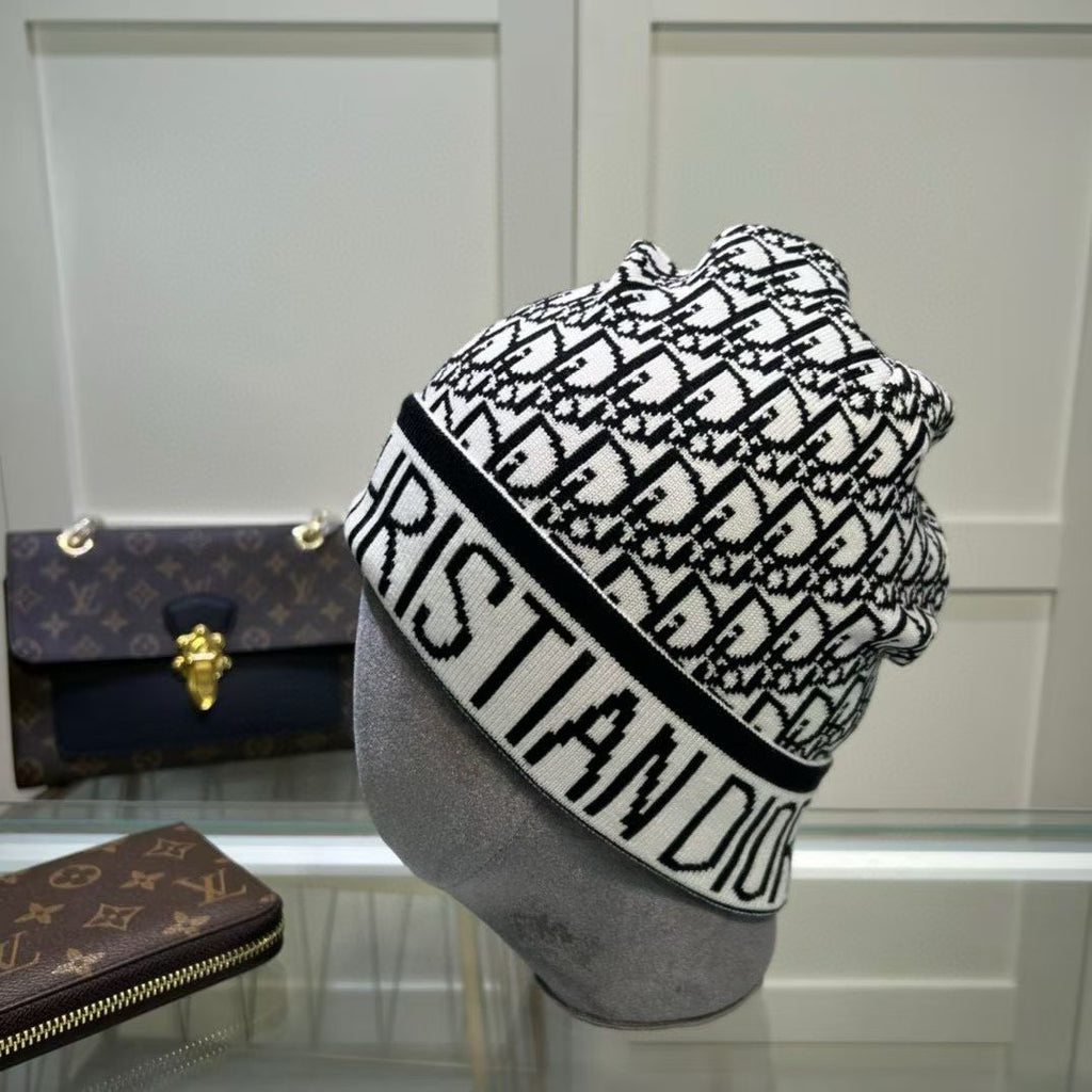 M1R86D83 Fashion hats