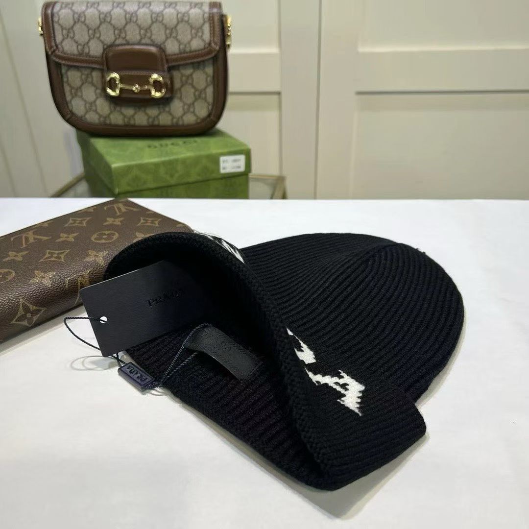 M1R86P82 Fashion hats